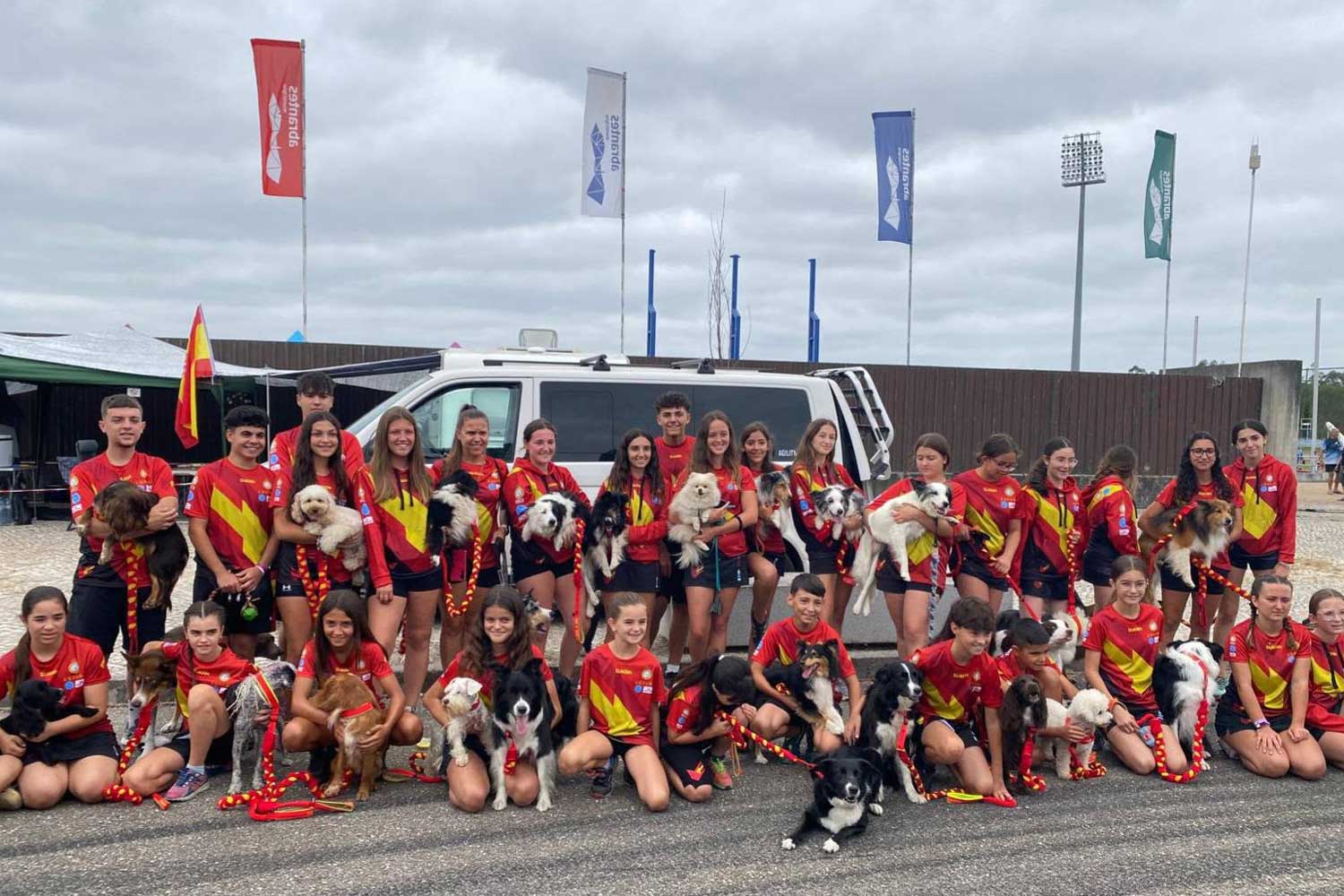 El agility junior presume de rojo y amarillo